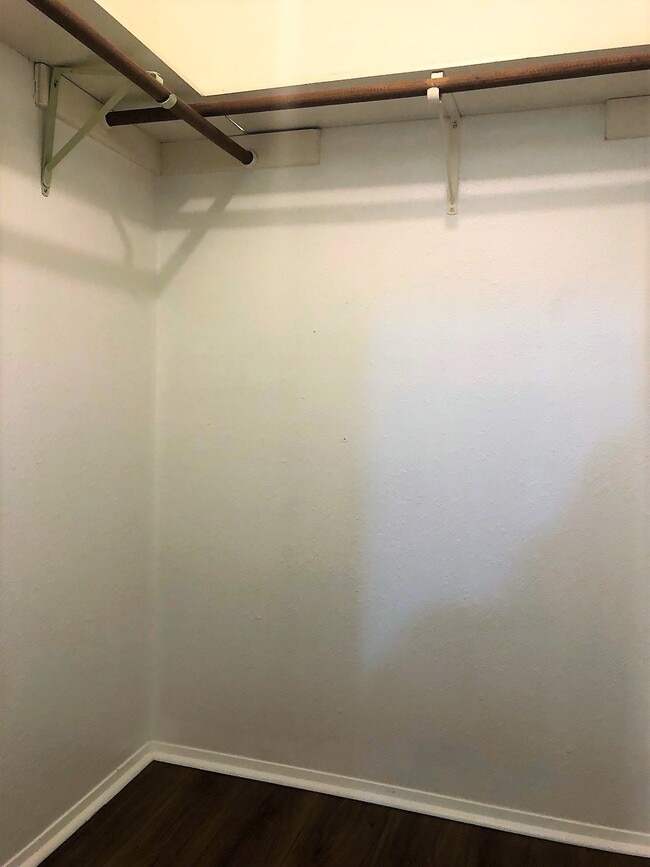 Building Photo - 6503 Hart Ln