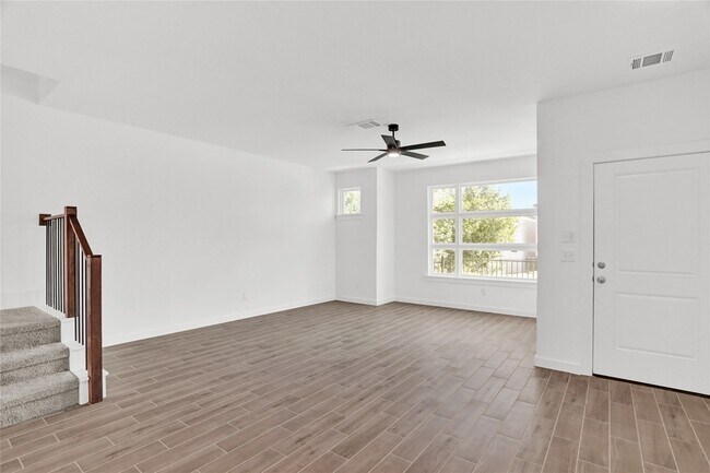 Building Photo - 312 Oakbend Dr