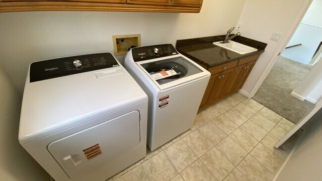 Building Photo - Mountain House Home Spacious 4 Bedroom, 3.5 Bath Home with Bonus Loft