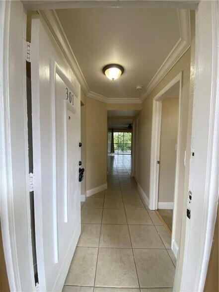 Building Photo - 4235 N University Dr