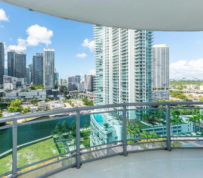 Building Photo - 350 S Miami Ave