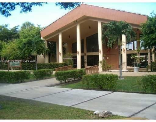 Building Photo - 14415 N Kendall Dr