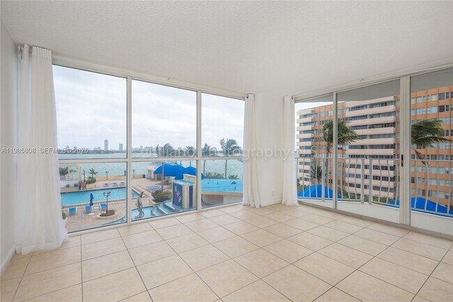 Building Photo - 7601 E Treasure Dr