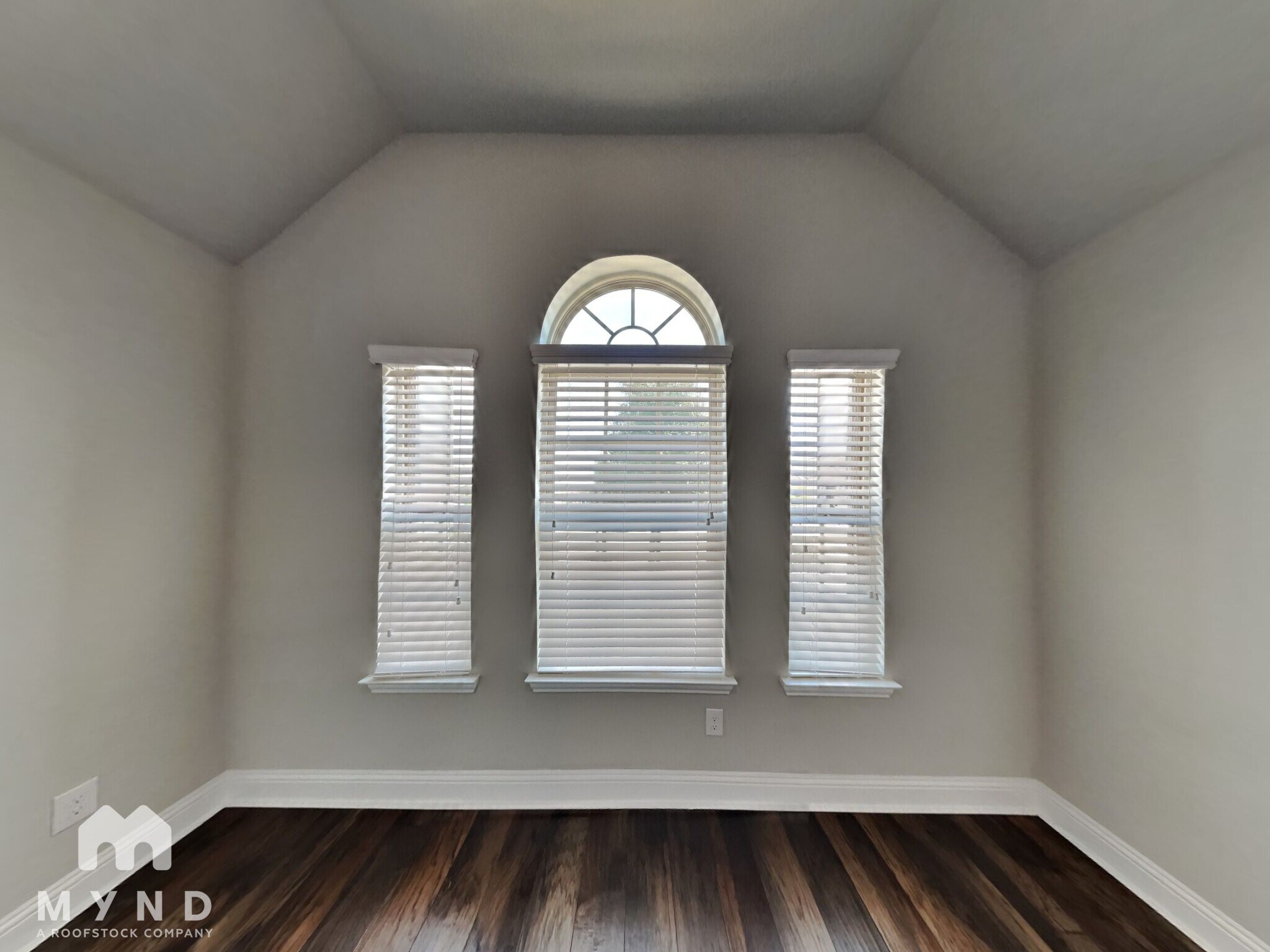 Building Photo - 523 Pineview Dr