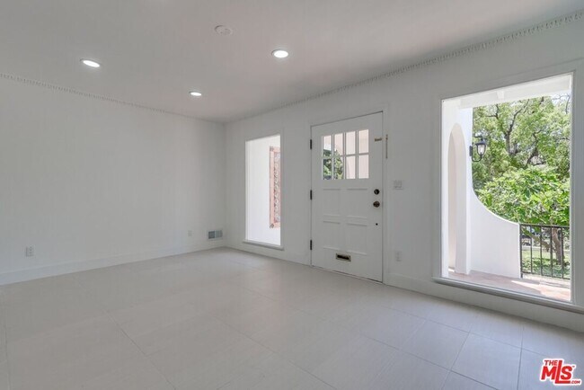 Building Photo - 1318 S Longwood Ave