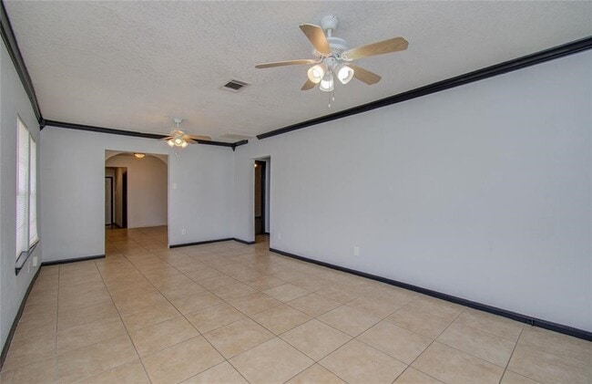 Building Photo - 5319 Bell St