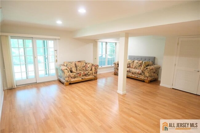 Building Photo - 56 Coriander Dr