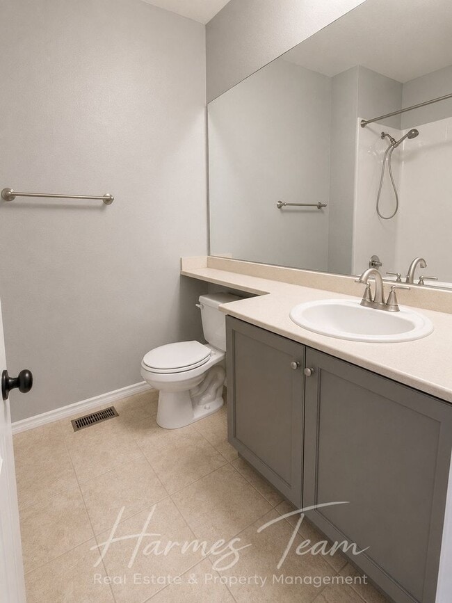 Building Photo - 5960 Grapevine Dr