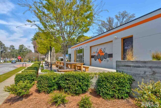 Building Photo - 1000 Brookside Dr