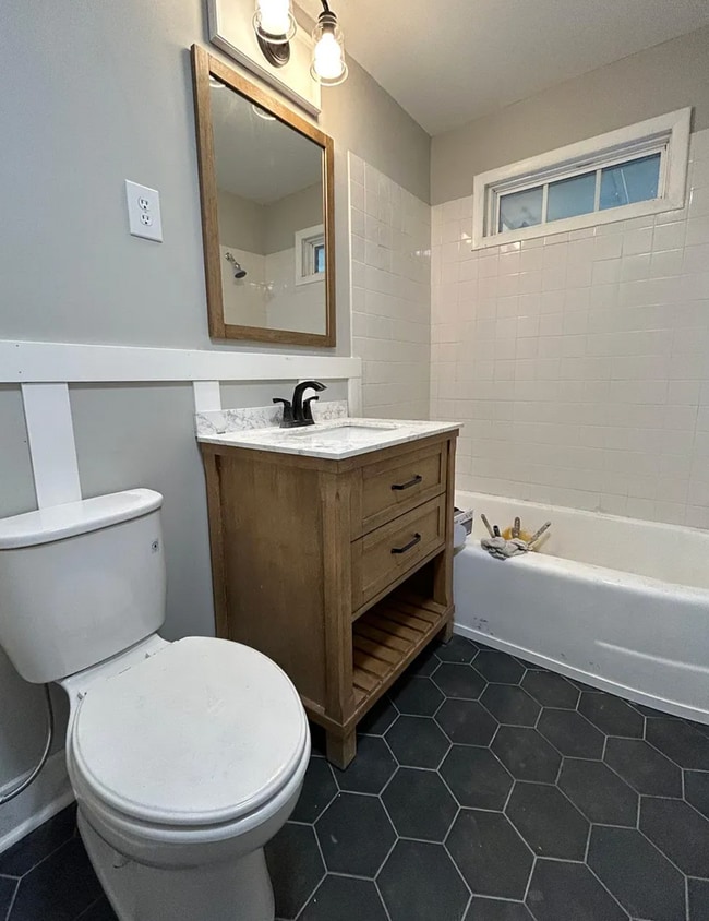 Building Photo - 1021 Old Bishop Rd