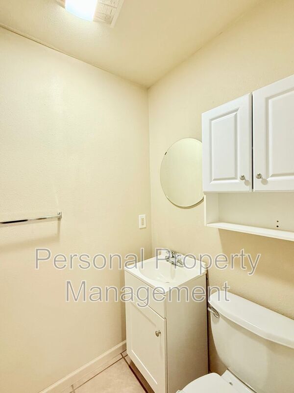 Building Photo - 10303 NE 23rd St