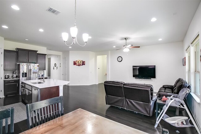 Building Photo - 2921 Zelma Dr