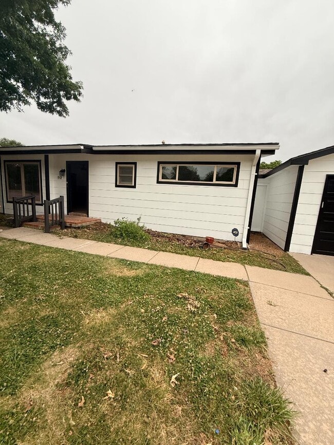 Building Photo - 1513 N Buckner St
