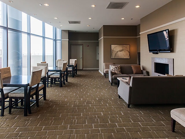 Building Photo - 450 E Waterside Dr