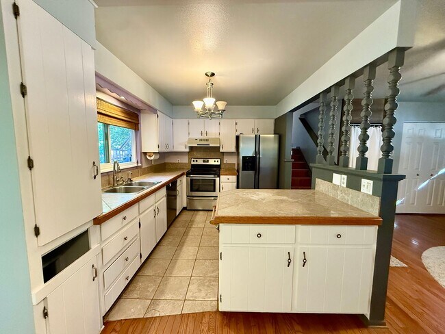 Building Photo - 2136 Springfield Ct