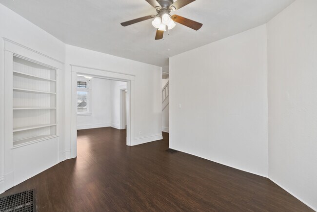 Building Photo - 439 Kingsboro St