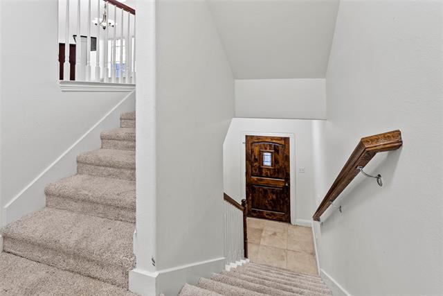 Building Photo - 2316 Stutz Dr