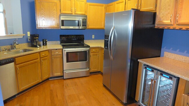 Building Photo - 1426 Nutwood Ct