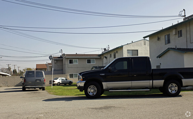 Building Photo - 1336 Stoneridge Ontario