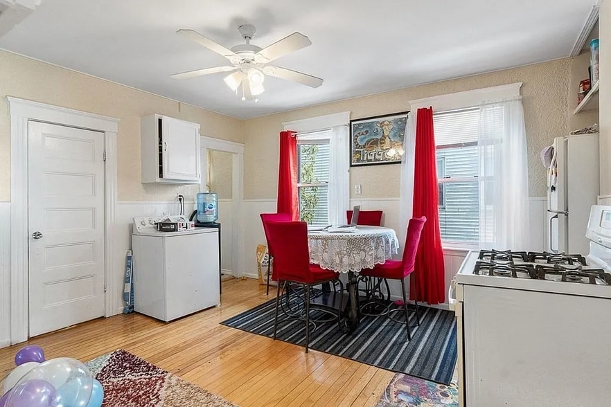 Building Photo - 11 Mars St