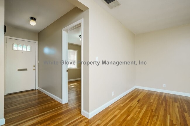 Building Photo - Fullerton 3 Bedroom Home is Great Neighborhood