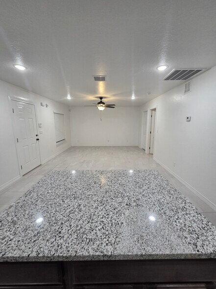Living Room - 13101 Lopez Rd
