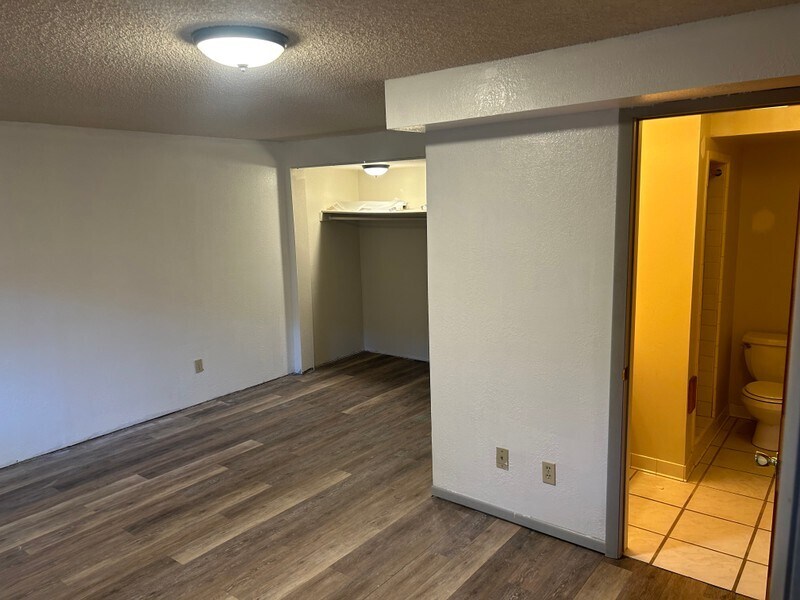 Building Photo - 65 W San Juan Ct