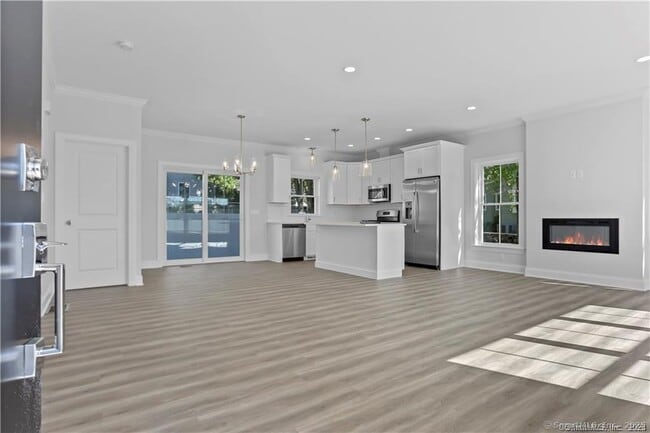 Building Photo - 350 Halley Ave