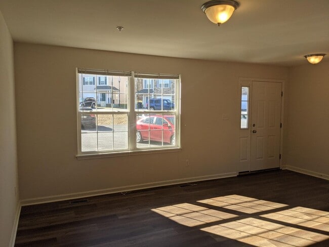 Building Photo - 3 Bedroom Townhouse For Rent in Charming Waynesboro, PA