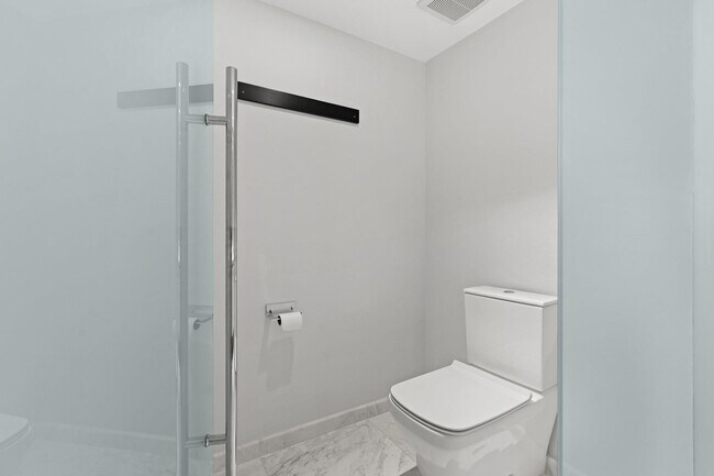 Building Photo - 701 N Fort Lauderdale Beach Blvd