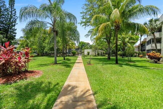 Building Photo - 6075 N Sabal Palm Blvd