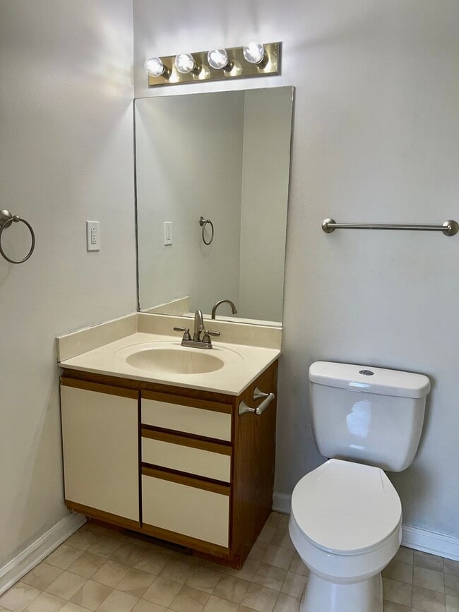 Building Photo - AVAILABLE NOW! 3 Bedroom, 2 Bath Home off Needmore Road