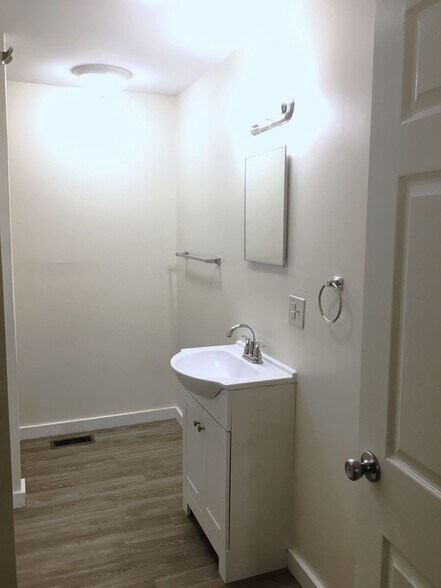 Building Photo - 605 21st St