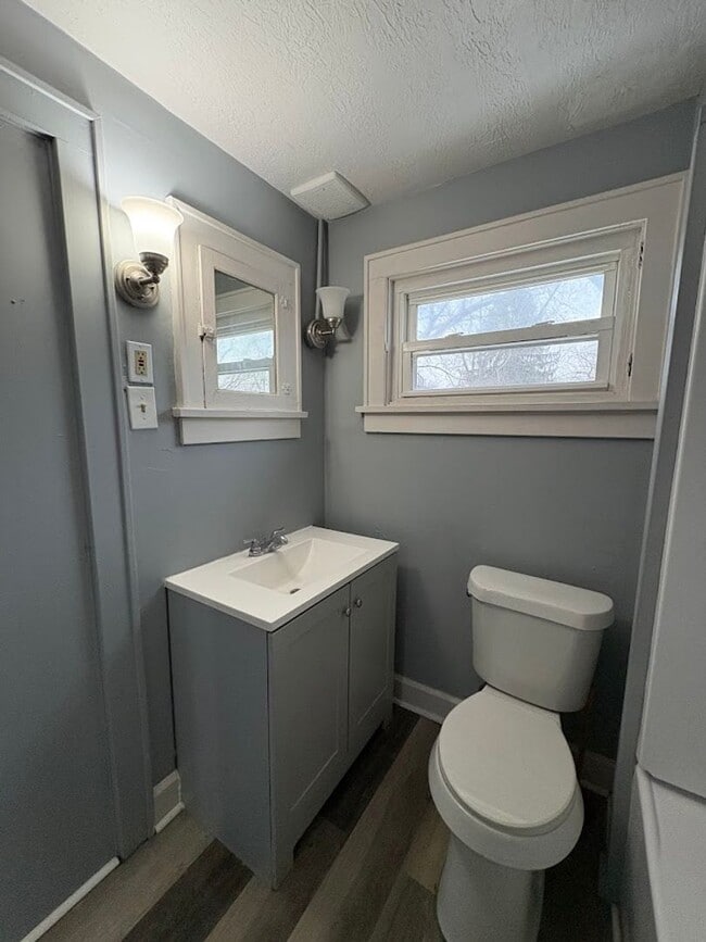 Building Photo - Four bedroom two bathroom home for rent