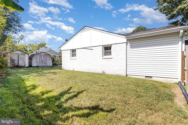 Building Photo - 3430 Little Hunting Creek Dr