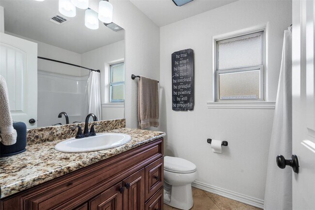 Building Photo - Beautiful Home In Pecan Planation