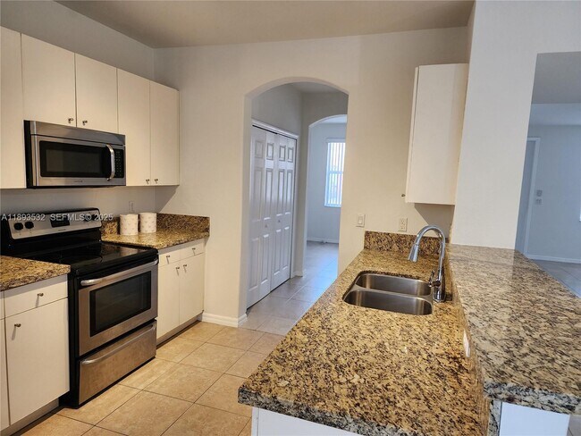 Building Photo - 10831 SW 240 Ln