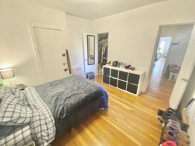 Building Photo - 239 Brookline St