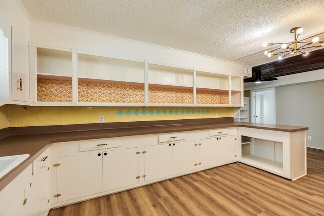 Building Photo - 159 Oak Dr