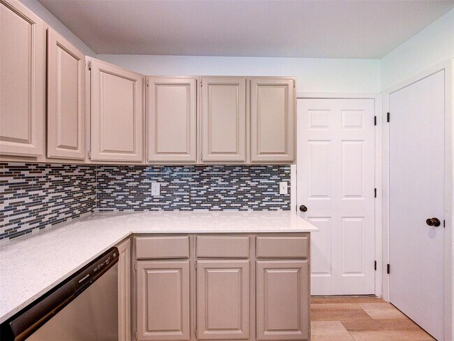 Building Photo - 7602 Pebble Brook Cove