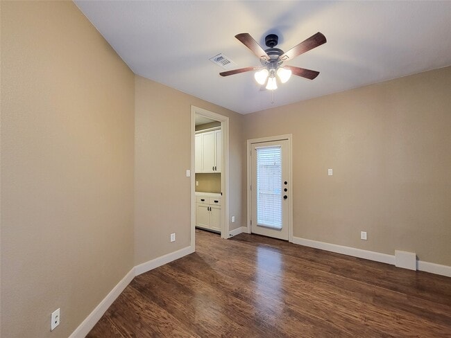 Building Photo - 1605 W 14th St