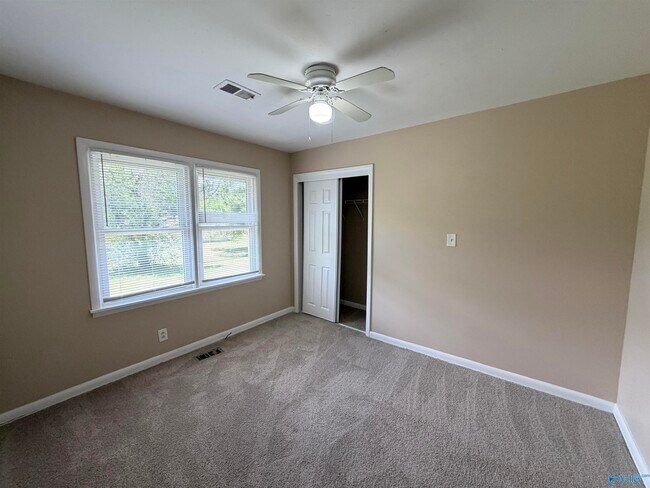 Building Photo - 2205 Glen Iris Rd NW