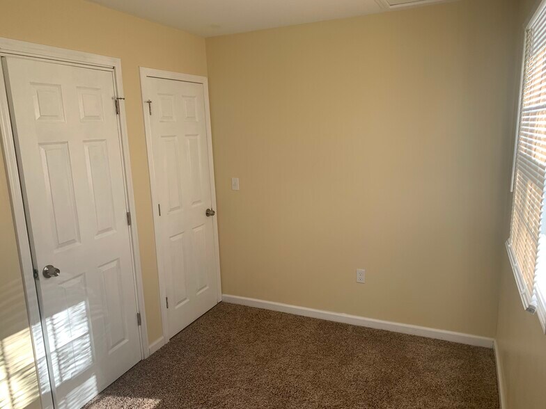 Building Photo - 709 Flintridge Dr