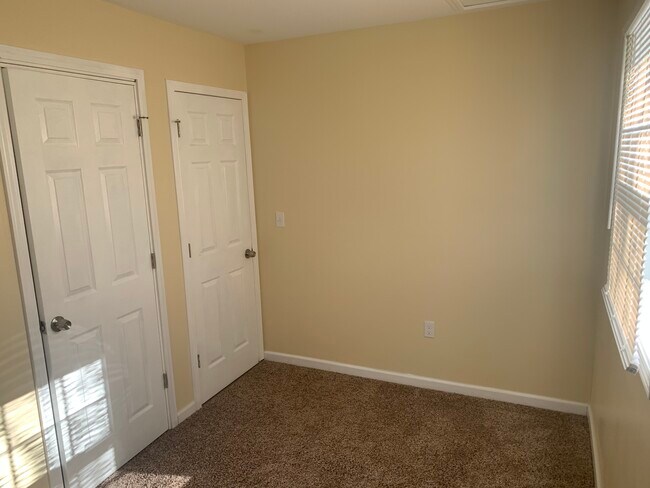 Building Photo - 709 Flintridge Dr
