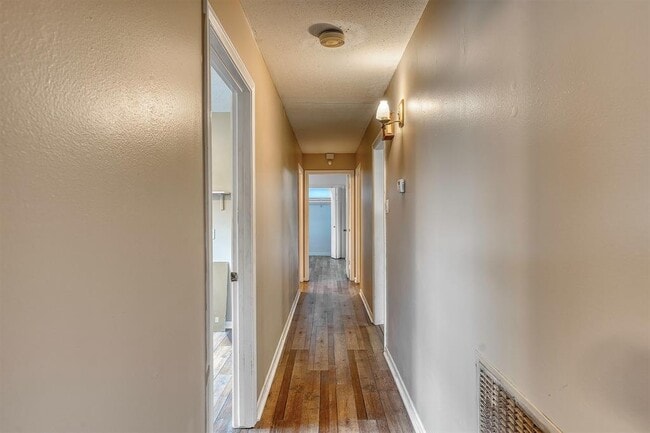 Building Photo - 4840 Arthur Ln