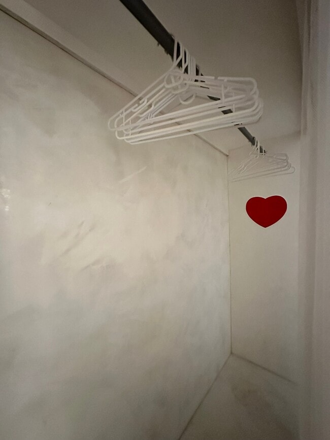 Building Photo - 5625 N Sumner Wy