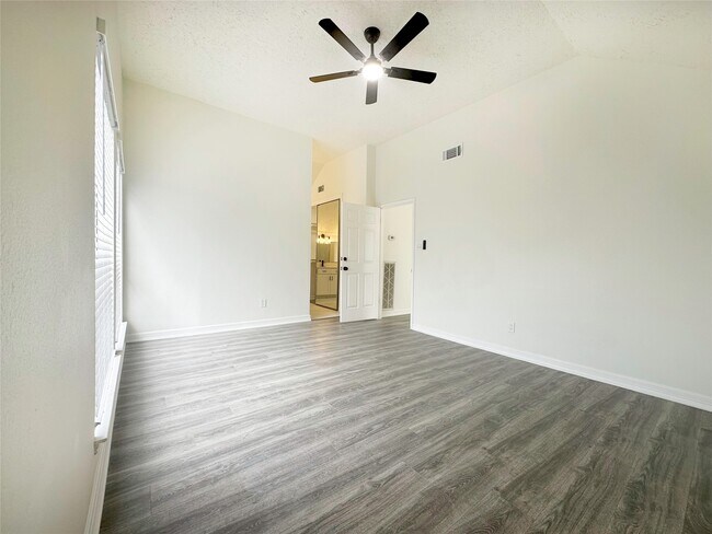 Building Photo - 9843 Stableway Dr