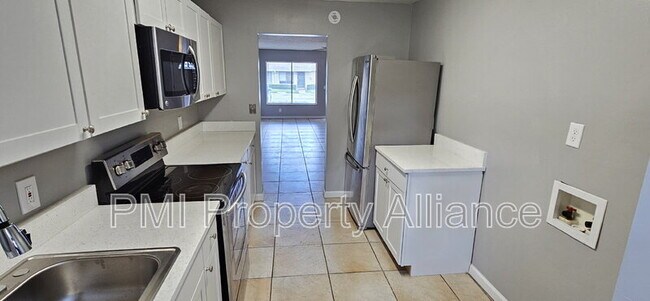 Building Photo - 725 Northlake Blvd