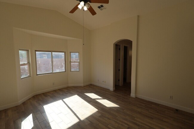 Building Photo - Remodeled 4 Bed 2 Bath Home.