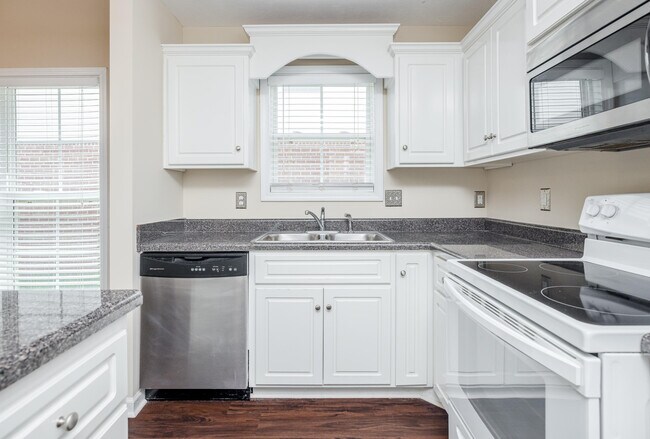Building Photo - 131 Grove Landing Ct